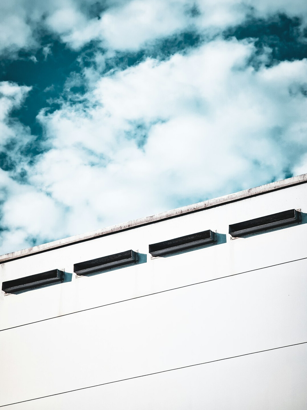 Cloud computing icon above a row of server hardware